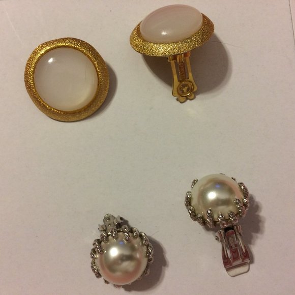 Four Pairs Vintage Clip on Earrings - Picture 3 of 6